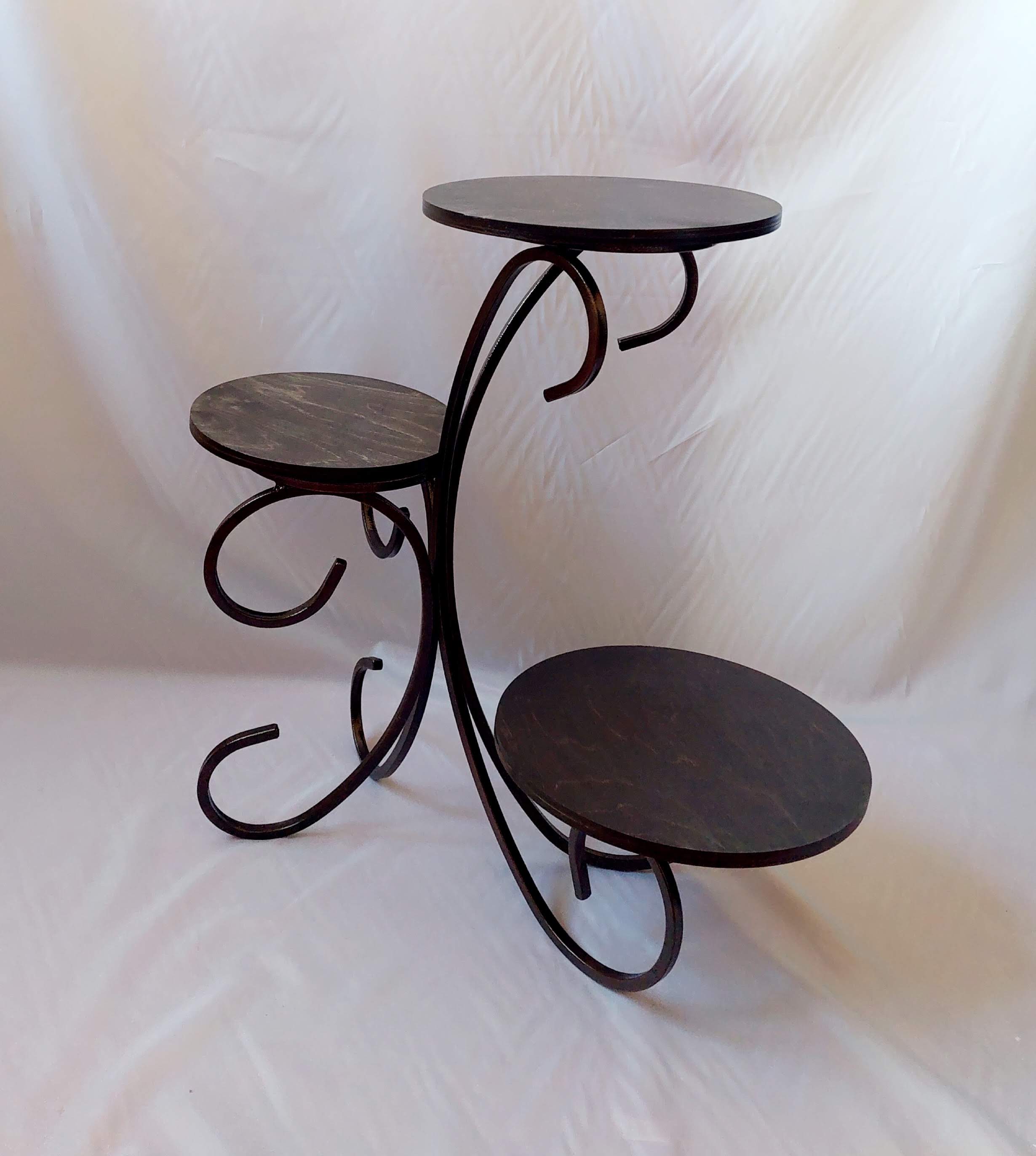 Подставка кованая для цветов на 3 горшка Каприз-К52 26х52х59см арт.К52 по цене 