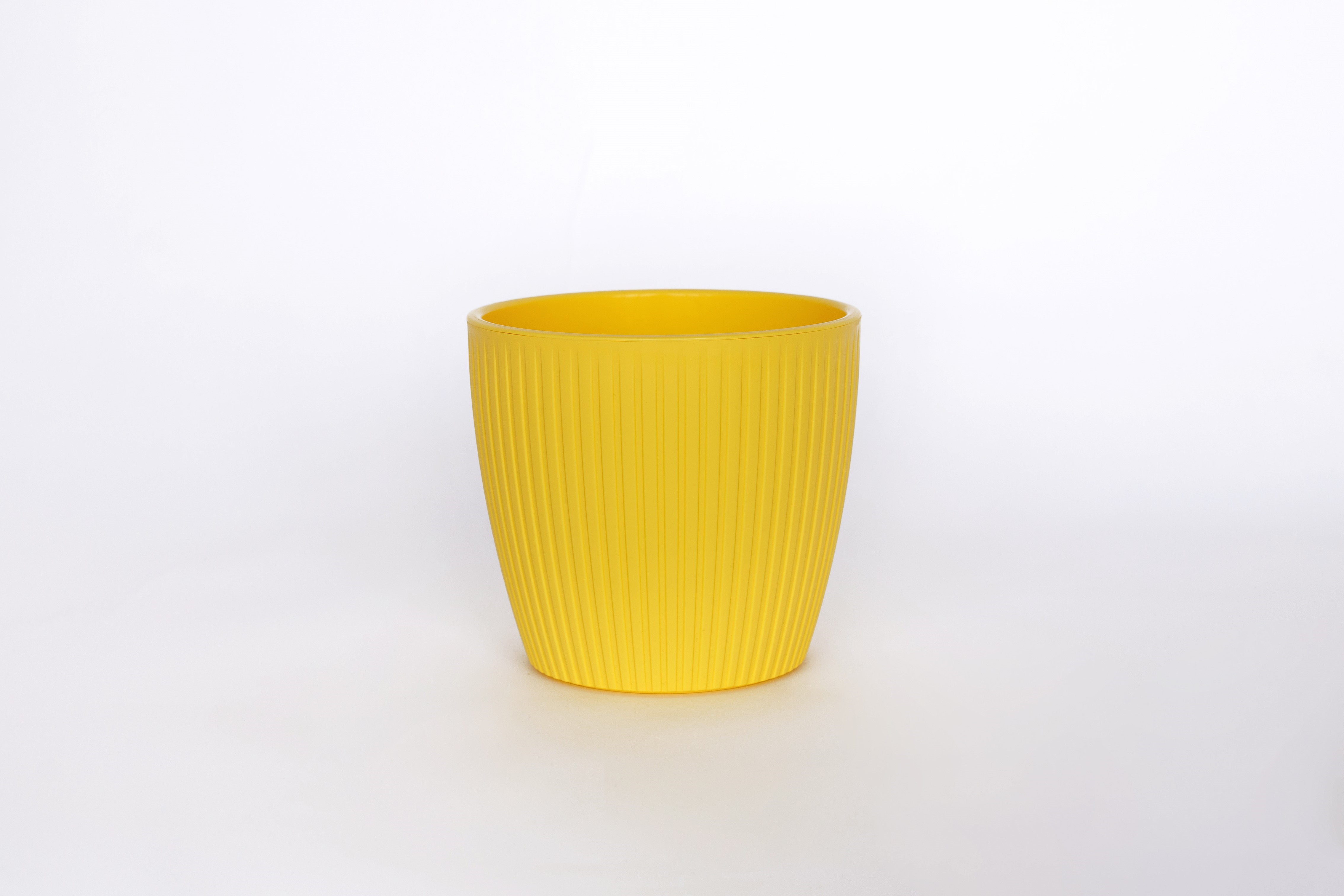 Горшок с дренажной системой ЭВИ ВипСет 0,6л желтый, пластик по цене 