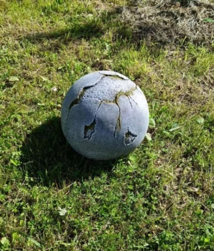 Фигура садовая Шар разлом с золотыми искрами, полистоун арт.Ф355 по цене 