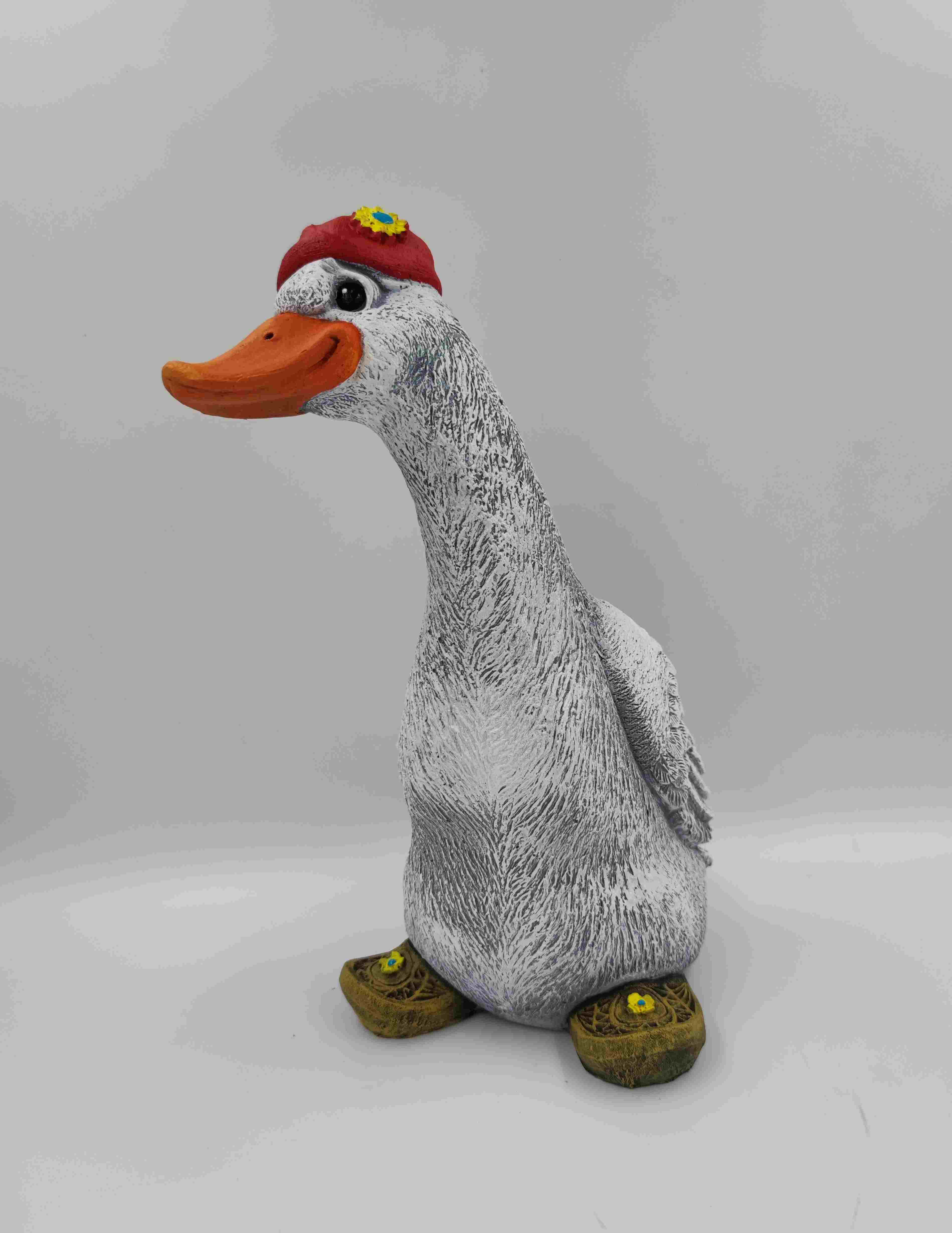 Фигура садовая Гусь Гаген полистоун 21х24х43см по цене 