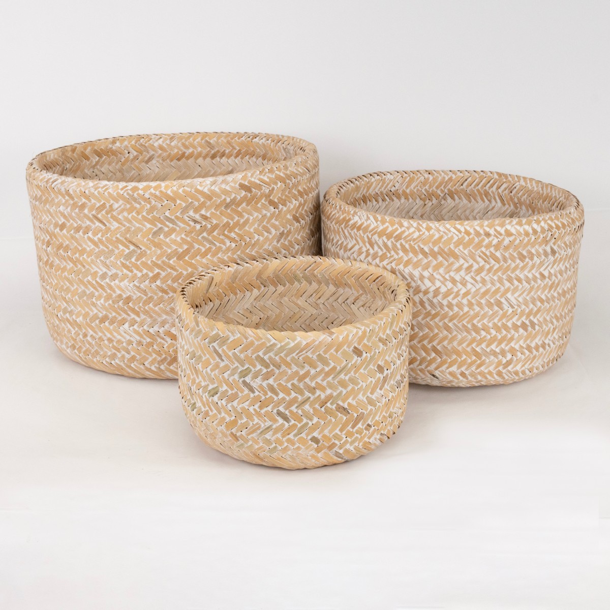 Кашпо плетеное малое, бамбук отбеленный арт.к000035499-3 по цене 