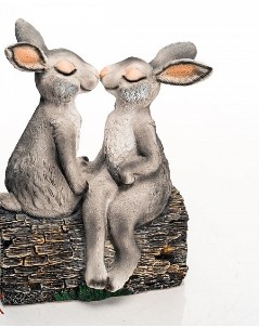 Фигура садовая Зайцы влюбленные полистоун 36х25х40см арт.Ю09080-Грэй по цене 