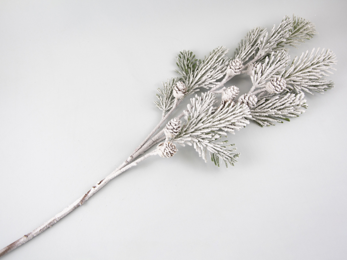 Ветка еловая с шишками заснеженная зеленый 79см по цене 