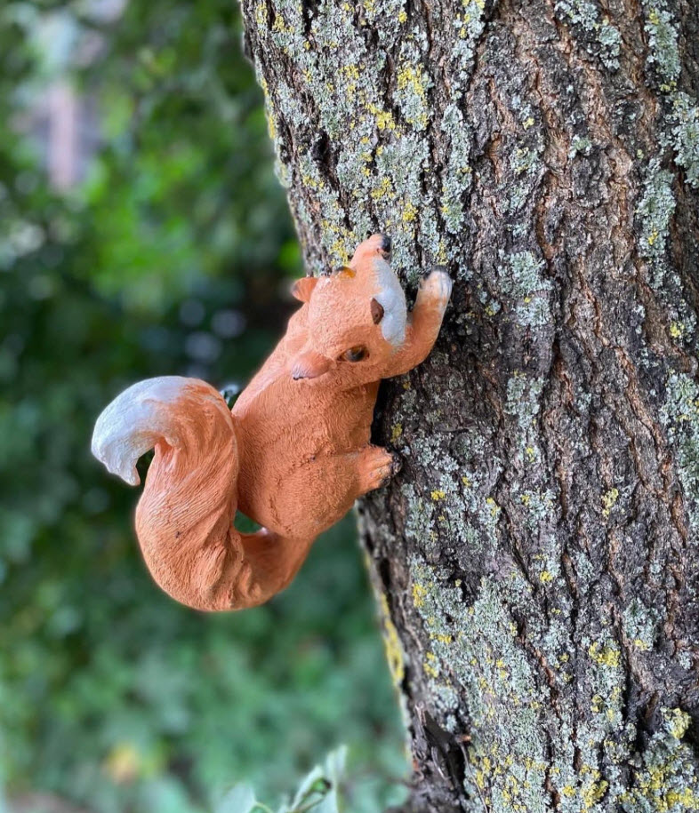 Фигура Навесная Белка полз. малая 16х24см, полистоун арт.ФП180 по цене 