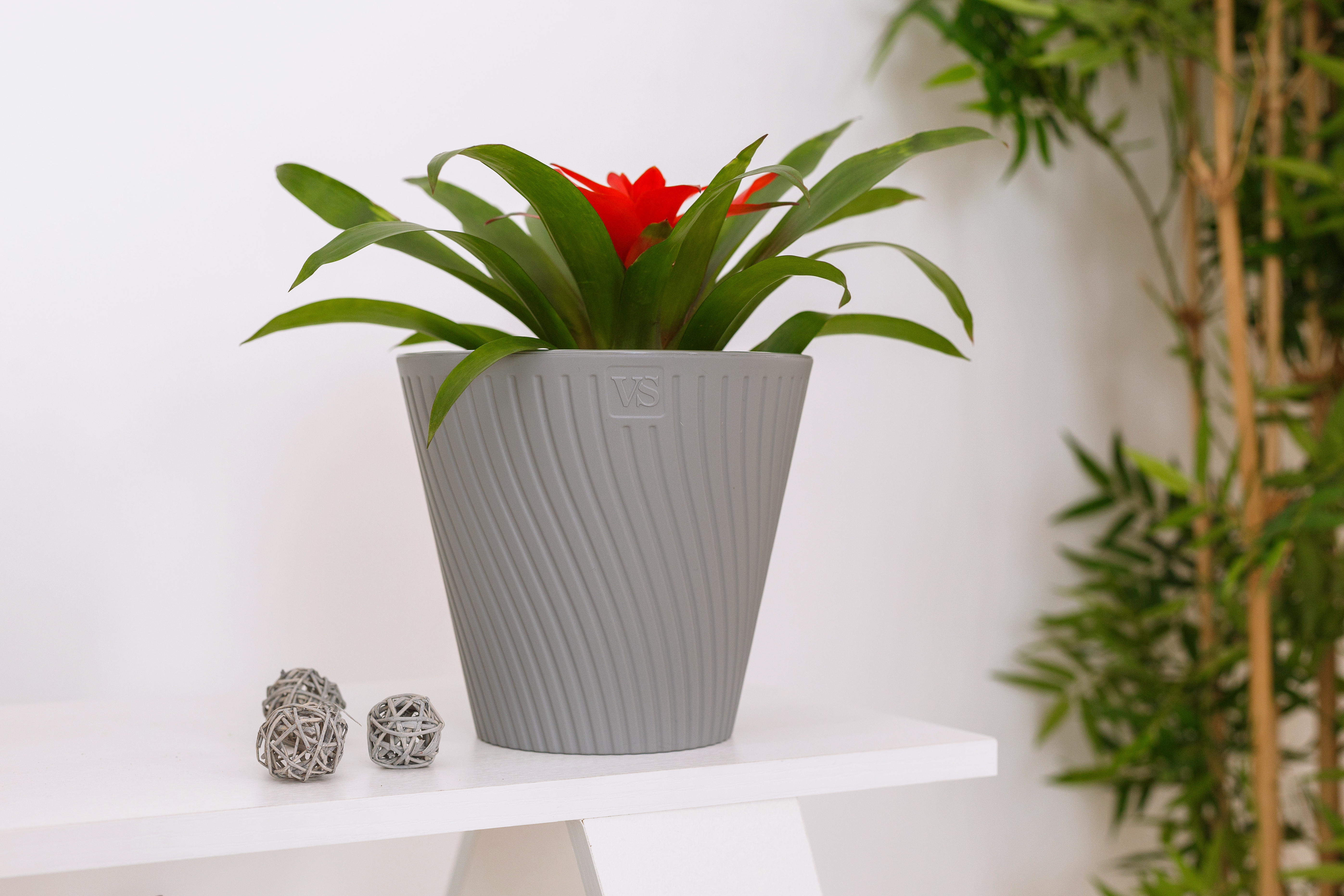 Горшок Луи ВипСет с дренажной системой  1,2л серый по цене 