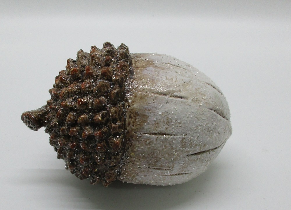 Сувенир Желудь полирезин белый 7,5x11см по цене 