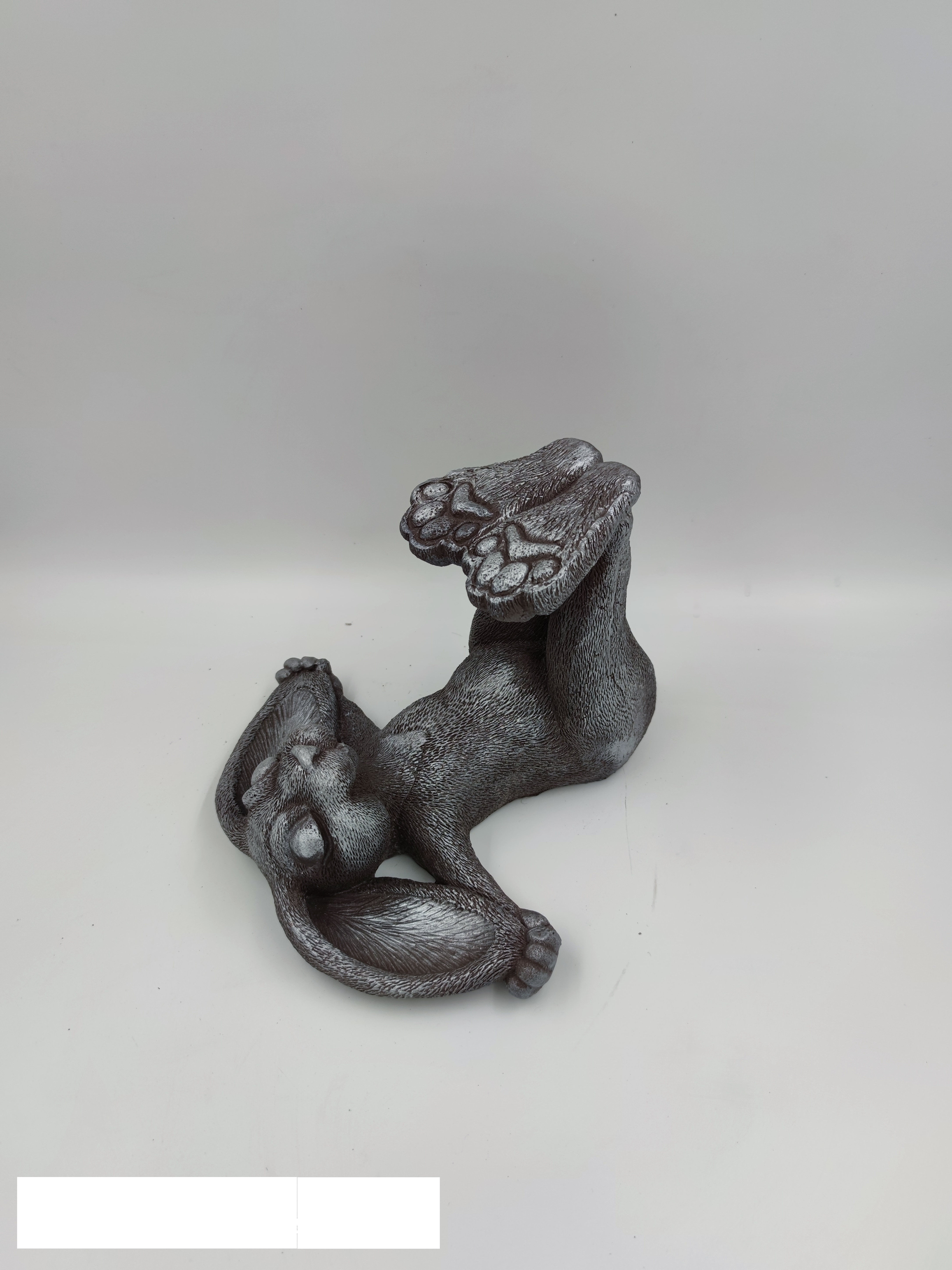 Фигура садовая Заяц Модест серебро полистоун 30х29х21см по цене 