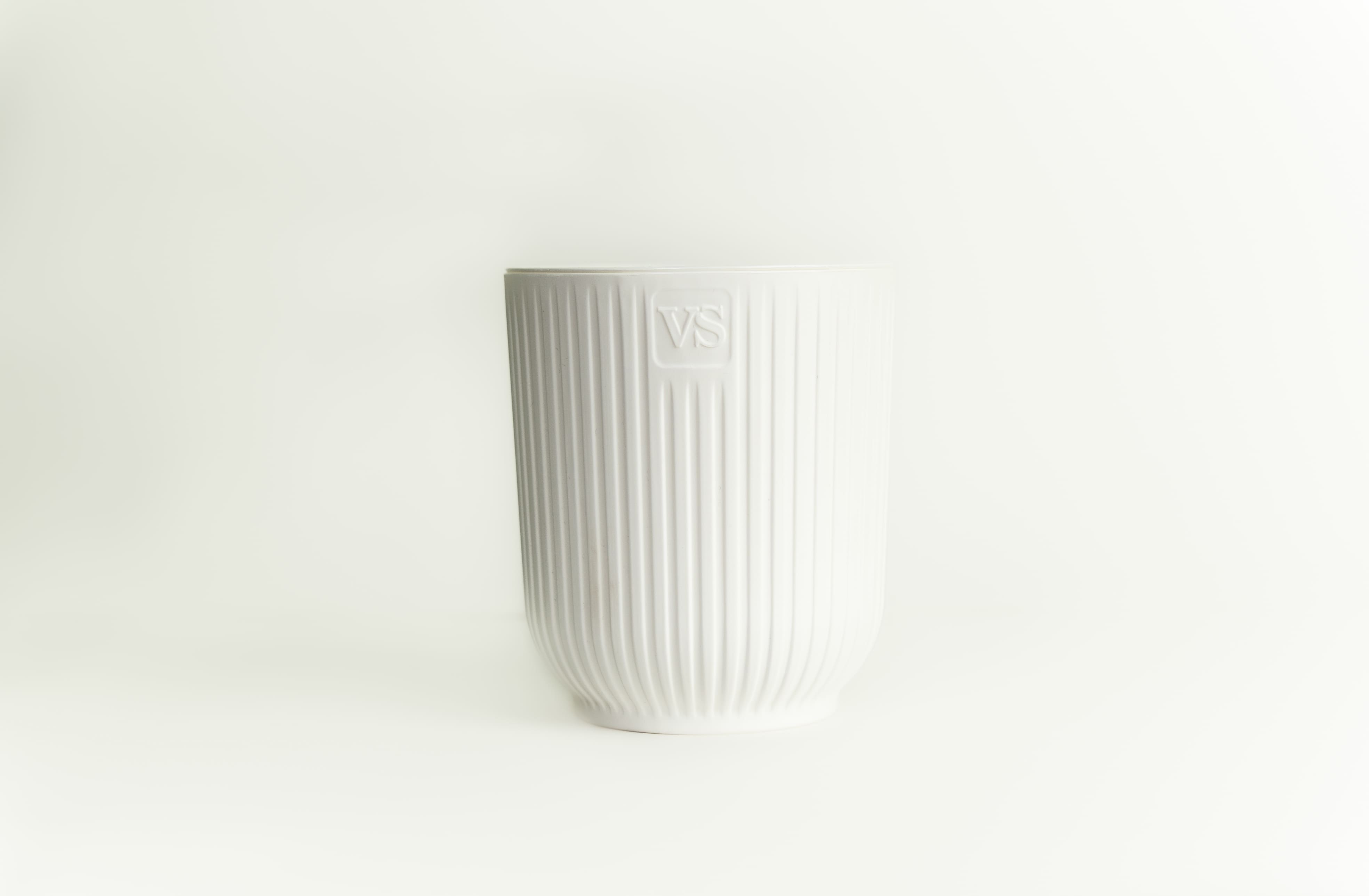 Горшок с дренажной системой и фитильным поливом Эйва ВипСет 1,6л белый, пластик арт.АМО-1,6-01 по цене 