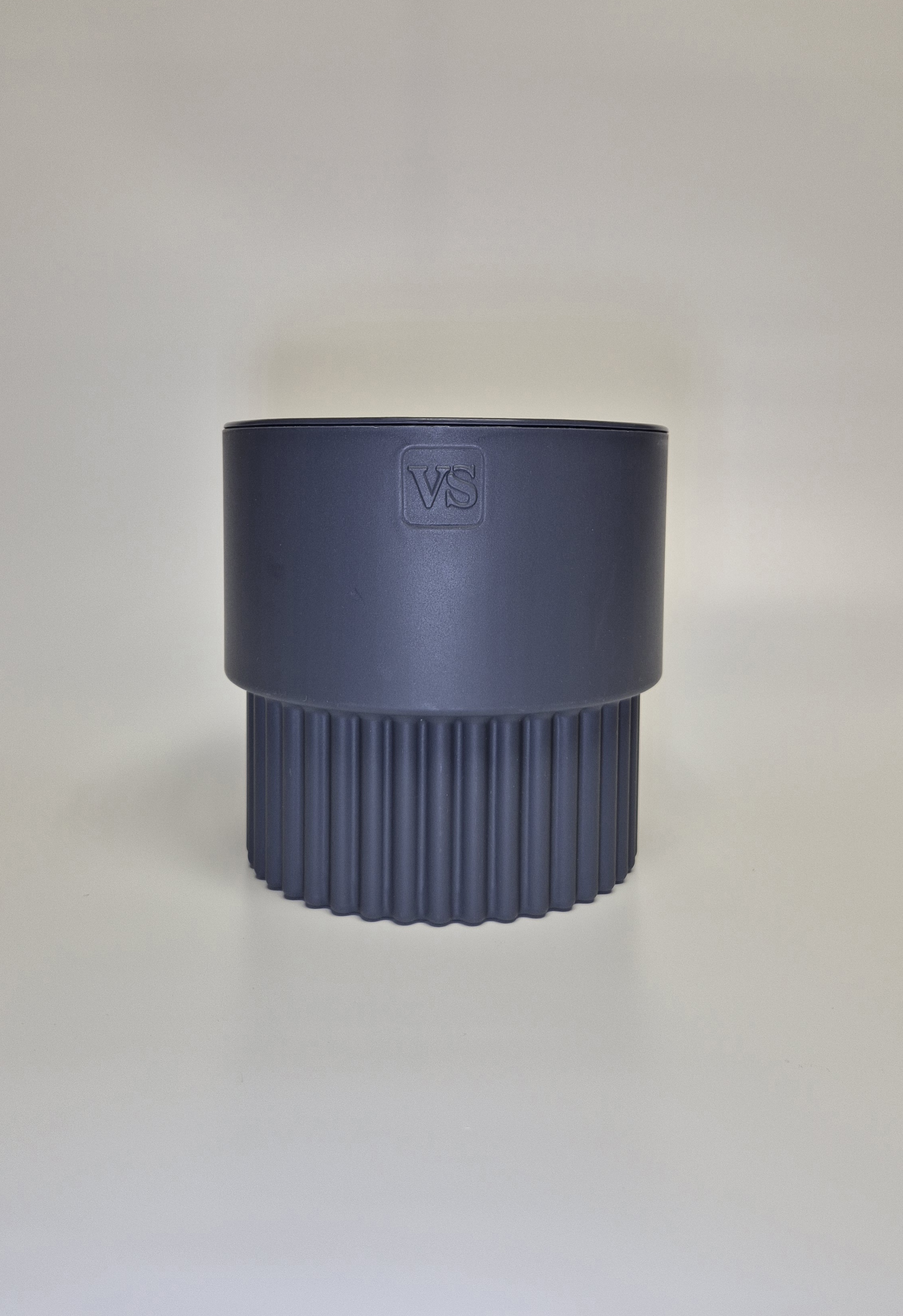 Горшок с дренажной системой Бостон цилиндр ВипСет 4,5л антрацит, пластик по цене 