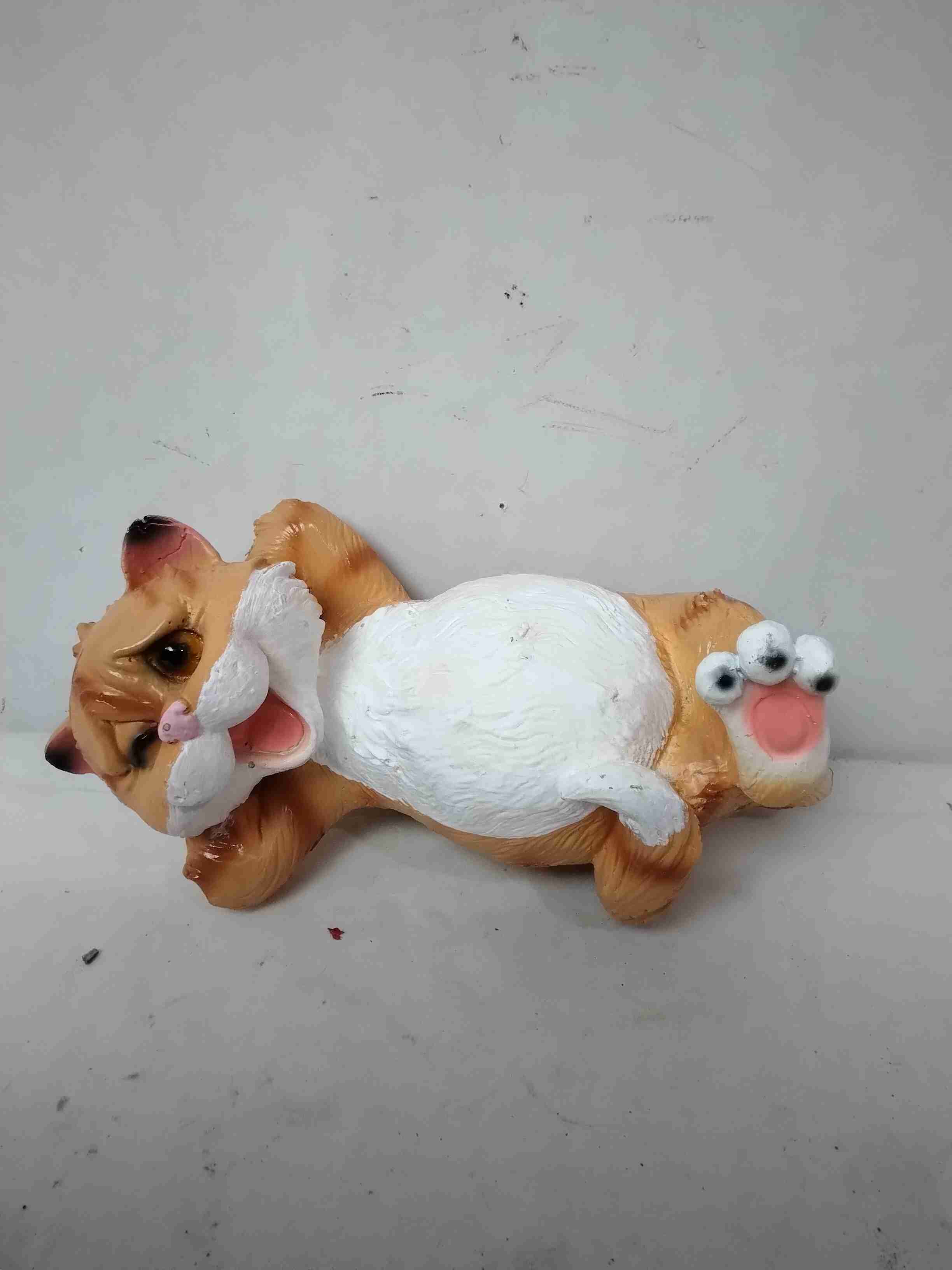 Фигура Котик улыбается лапы к верху 9х25cм, полистоун арт.F351 по цене 