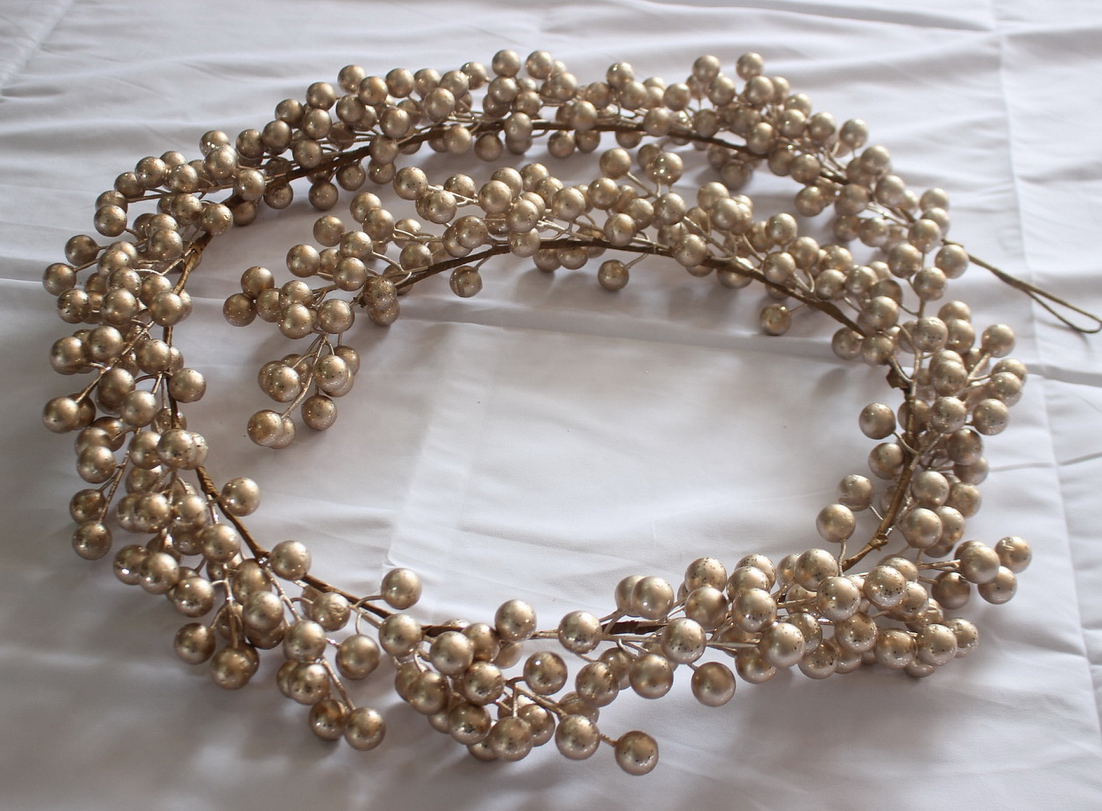 Изделие декоративное Гирлянда с ягодами, шампань 180см по цене 