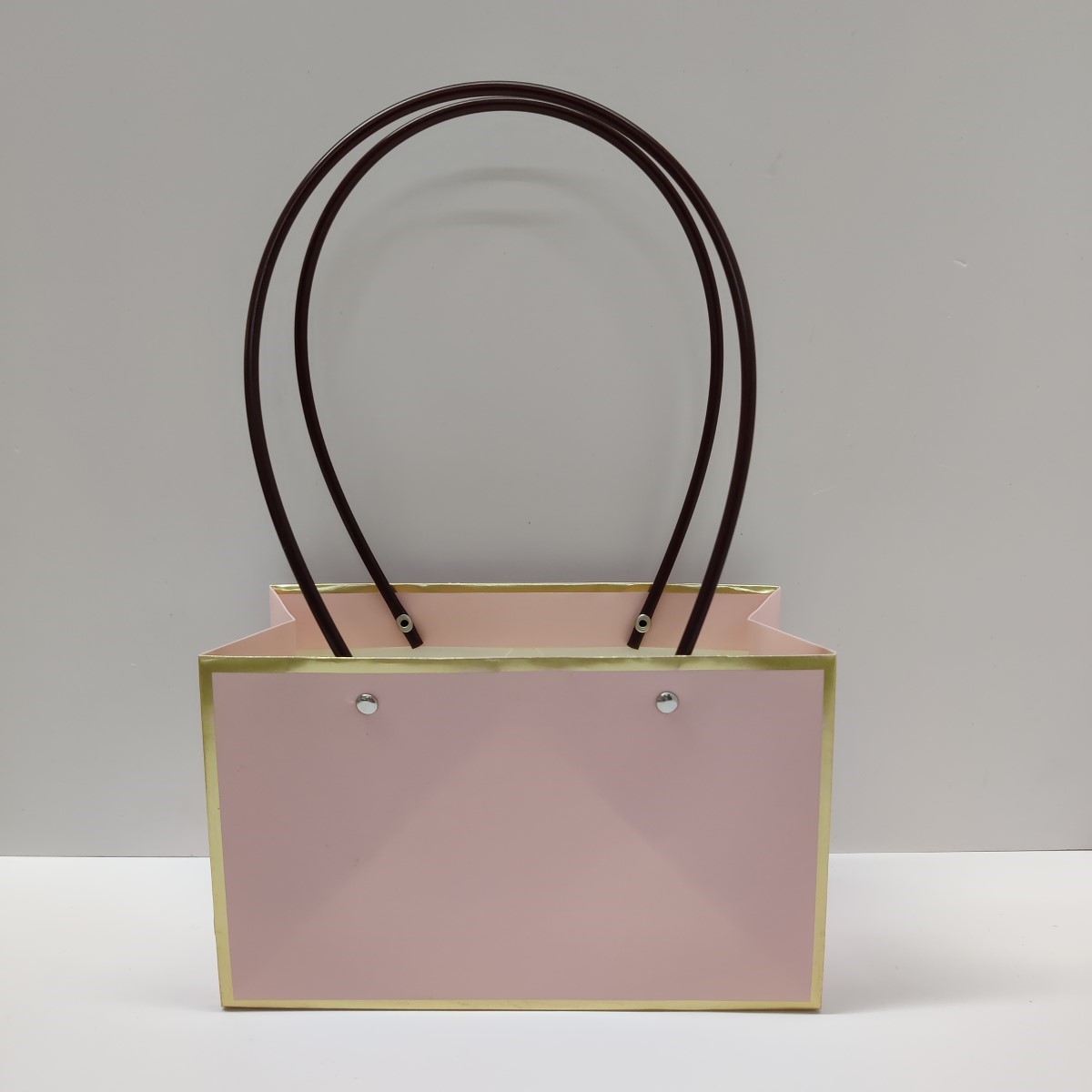 Пакет для цветов водостойкий бумага розовый, золотой 22х10,5х13,5см по цене 