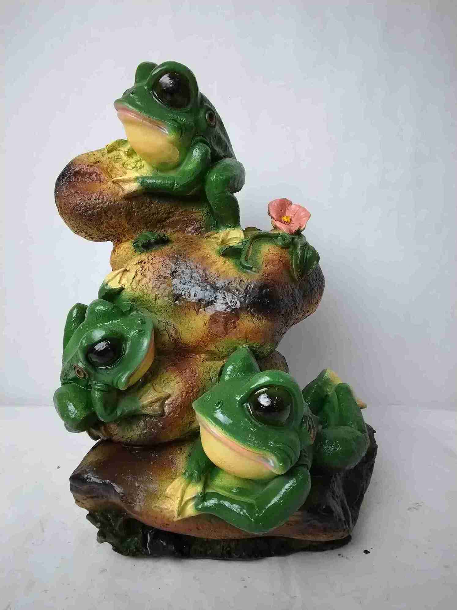 Фигура Лягушата три на камнях 36х26см, полистоун арт.F1044 по цене 