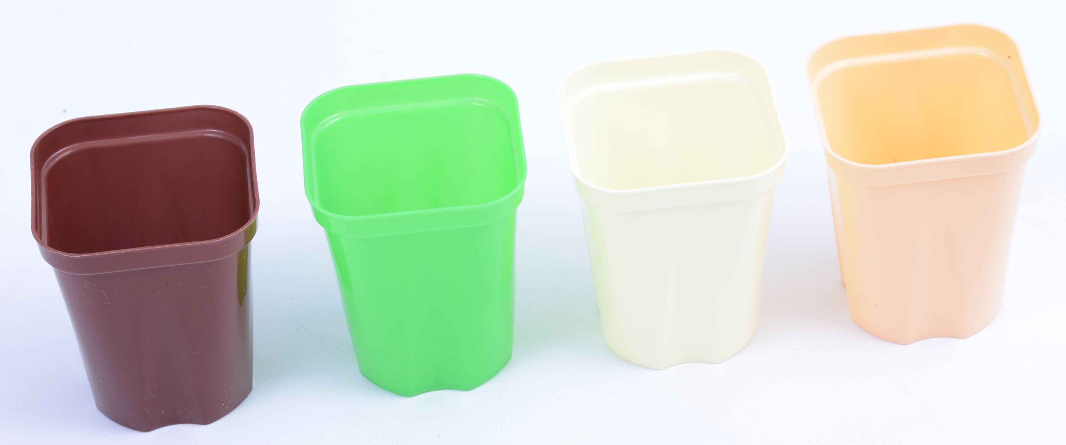 Горшок для рассады РАДИАН квадратный пластик 7х7х8см V-0,25л по цене 