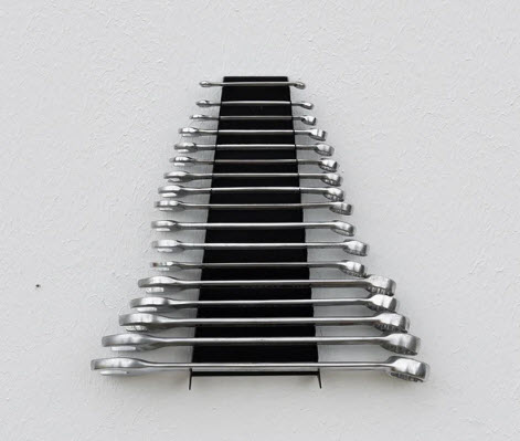 Кронштейн для 17 гаечных ключей ElectricLight КБ-01-117 черный по цене 