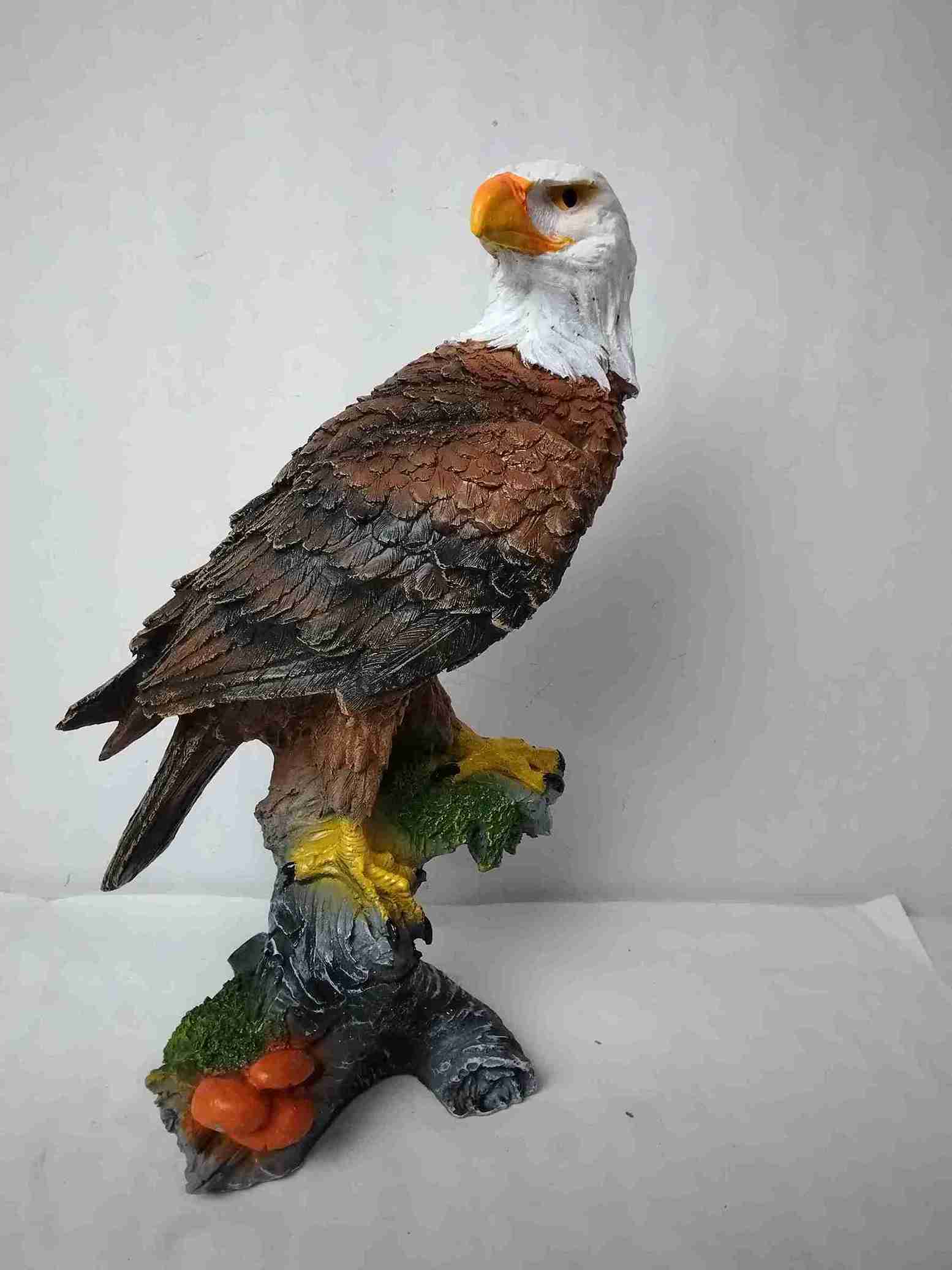 Фигура Орел на суку с повернутой шеей 32см, полистоун арт.F344 по цене 
