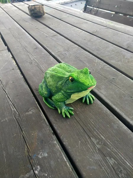 Фигура садовая Просто лягушечка полистоун 18х13х12см по цене 