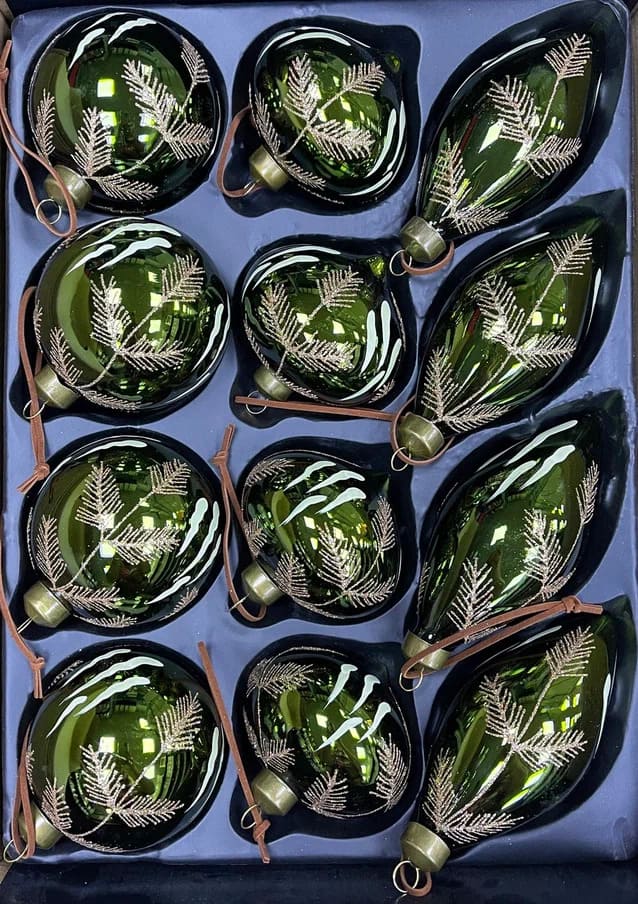 Шар стеклянный с веткой 8см зеленый арт.87228 по цене 