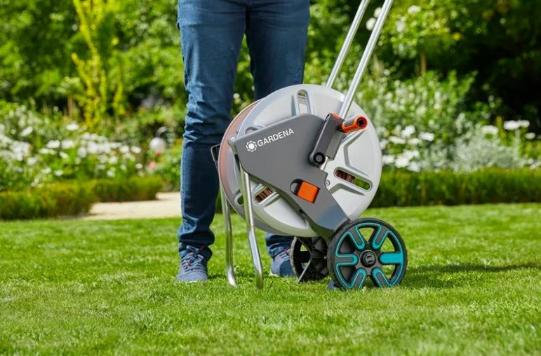 Тележка для шланга металлическая CleverRoll M (шланг 20м + комплект) Gardena 18542-20 по цене 