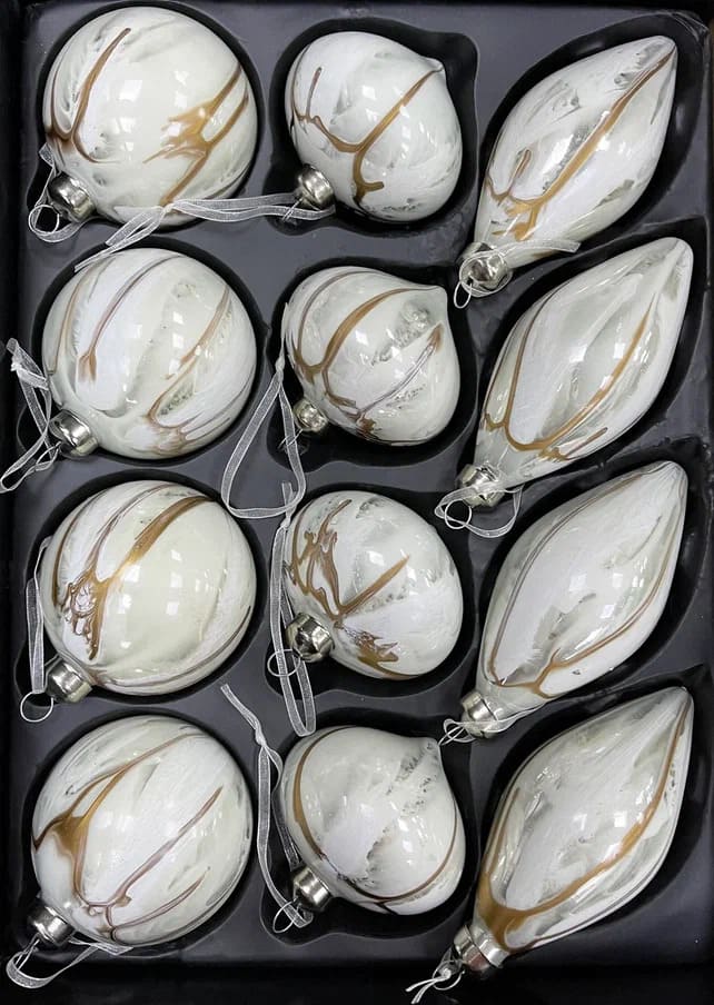 Шар стеклянный с разводами 8см кремовый арт.87204 по цене 