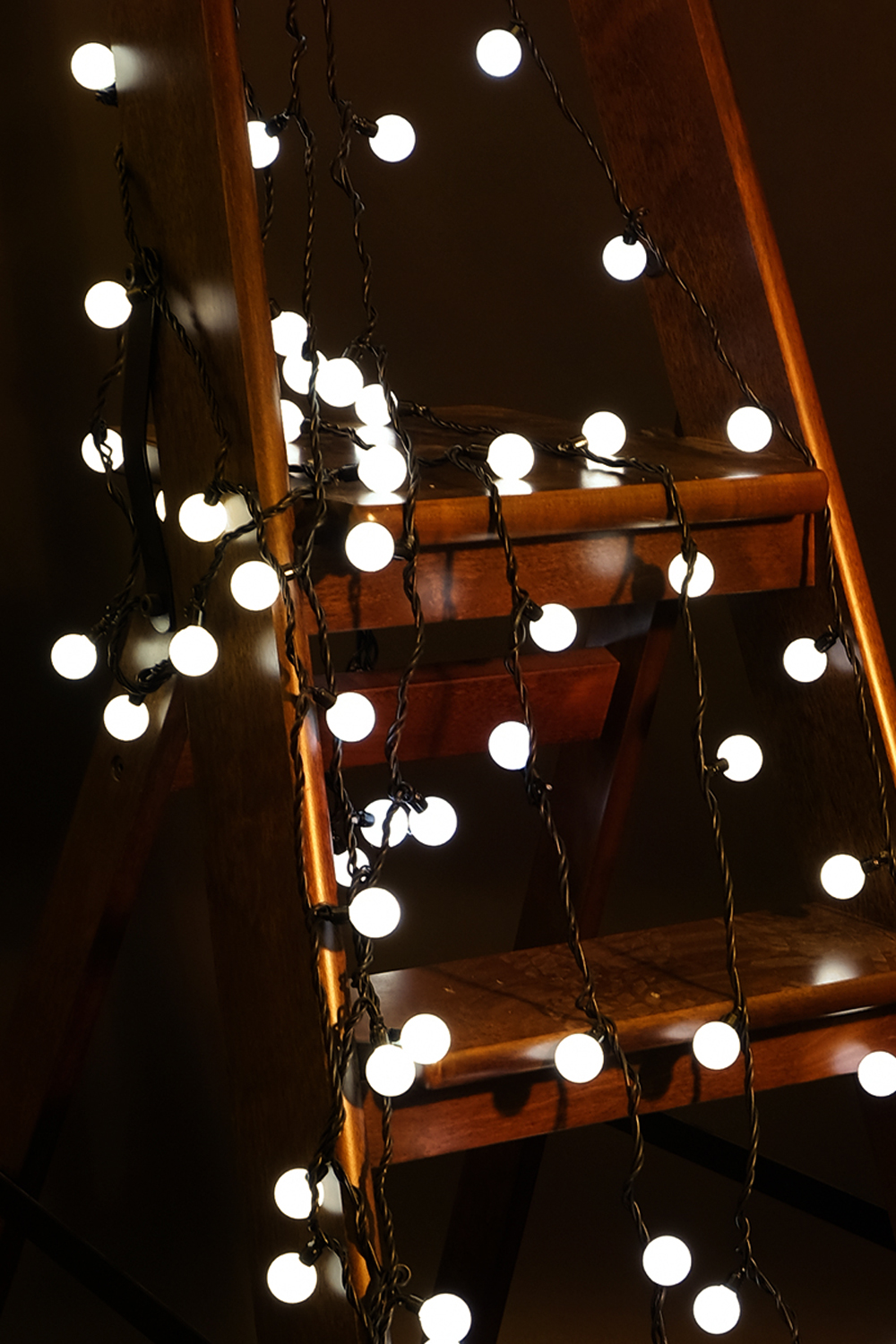 Электрогирлянда Нить Шарики 70LED теплый белый, 10м, соединяемая, уличная по цене 