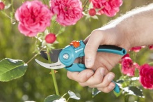 Секатор плоскостной B/S-M с дисплеем Gardena 08853-30 по цене 