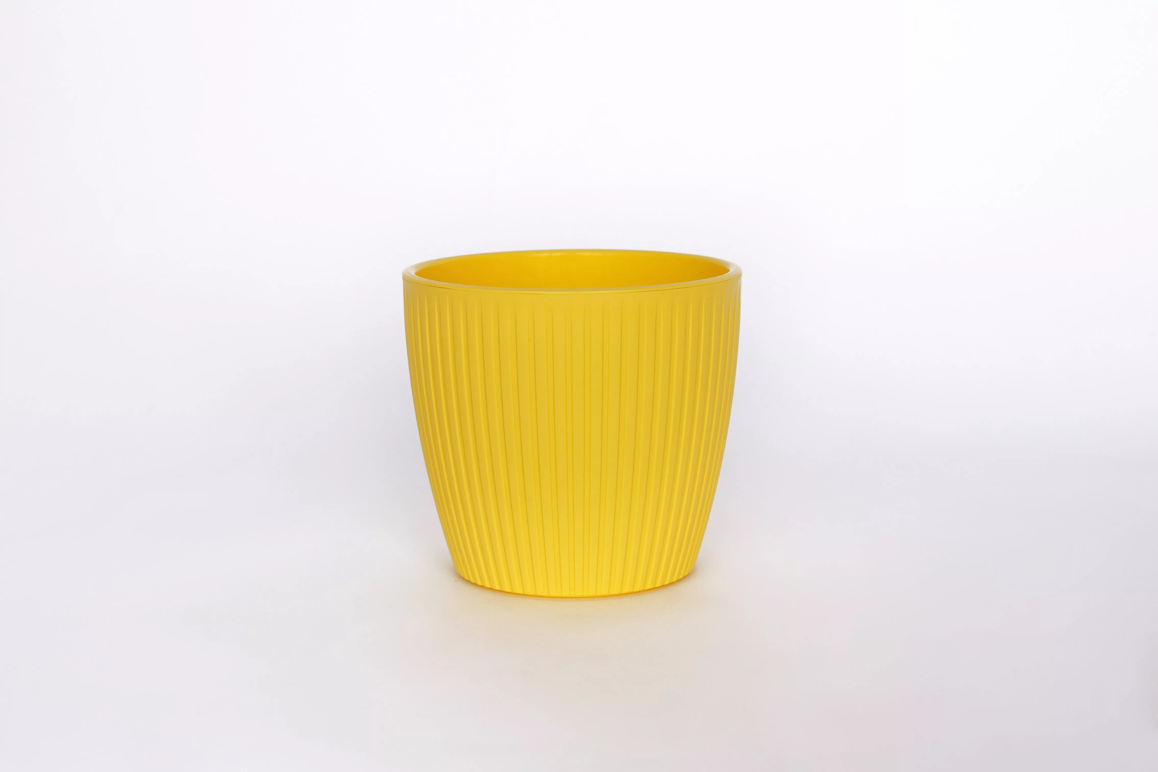 Горшок с дренажной системой ЭВИ ВипСет 0,6л желтый, пластик по цене 