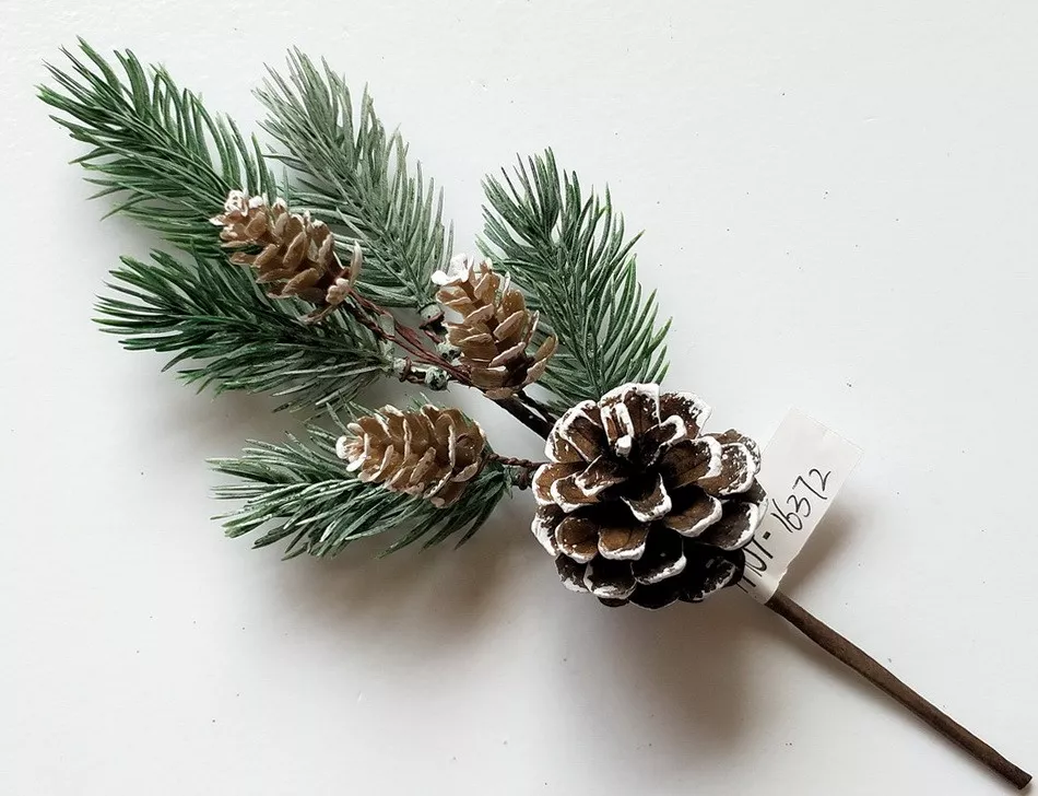Изделие декоративное Ветка еловая с шишками 17см по цене 