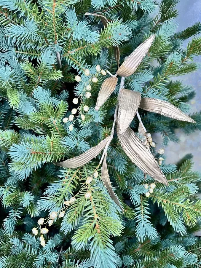 Веточка с листьями 56см золото арт.86756 по цене 