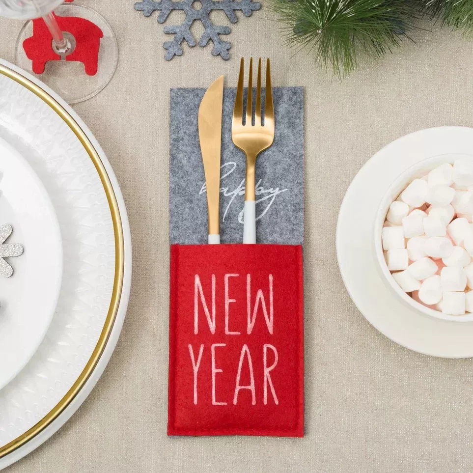 Конверт для столовых приборов Доляна Новый год 8,5х22см, полиэстер, фетр арт.4348542 по цене 