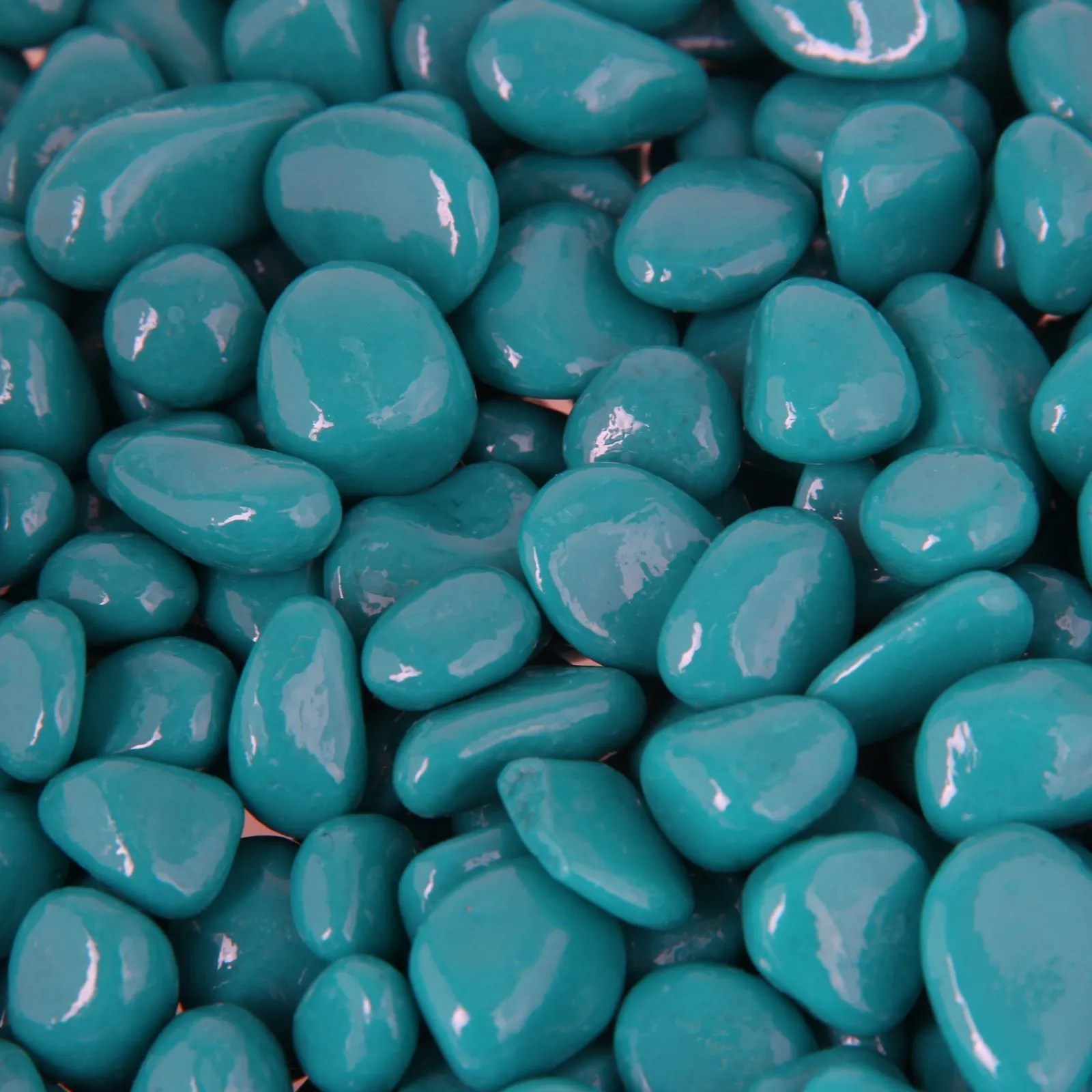 Грунт декоративный Галька, бирюзовая 800г фр 8-12мм арт.1198699 по цене 