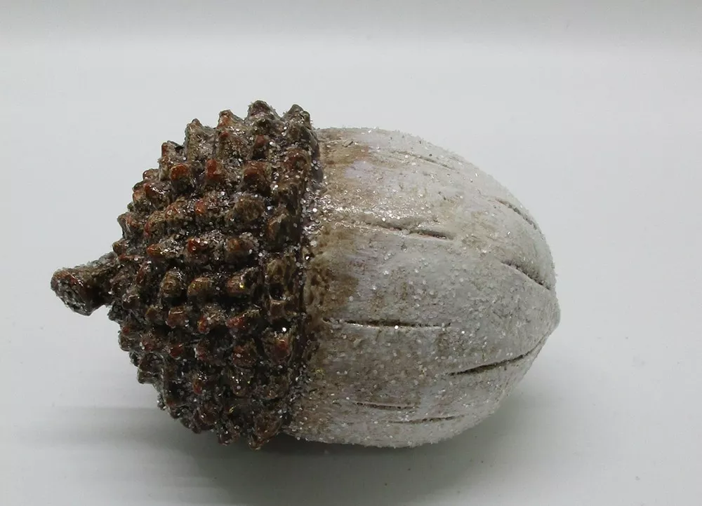 Сувенир Желудь полирезин белый 7,5x11см по цене 