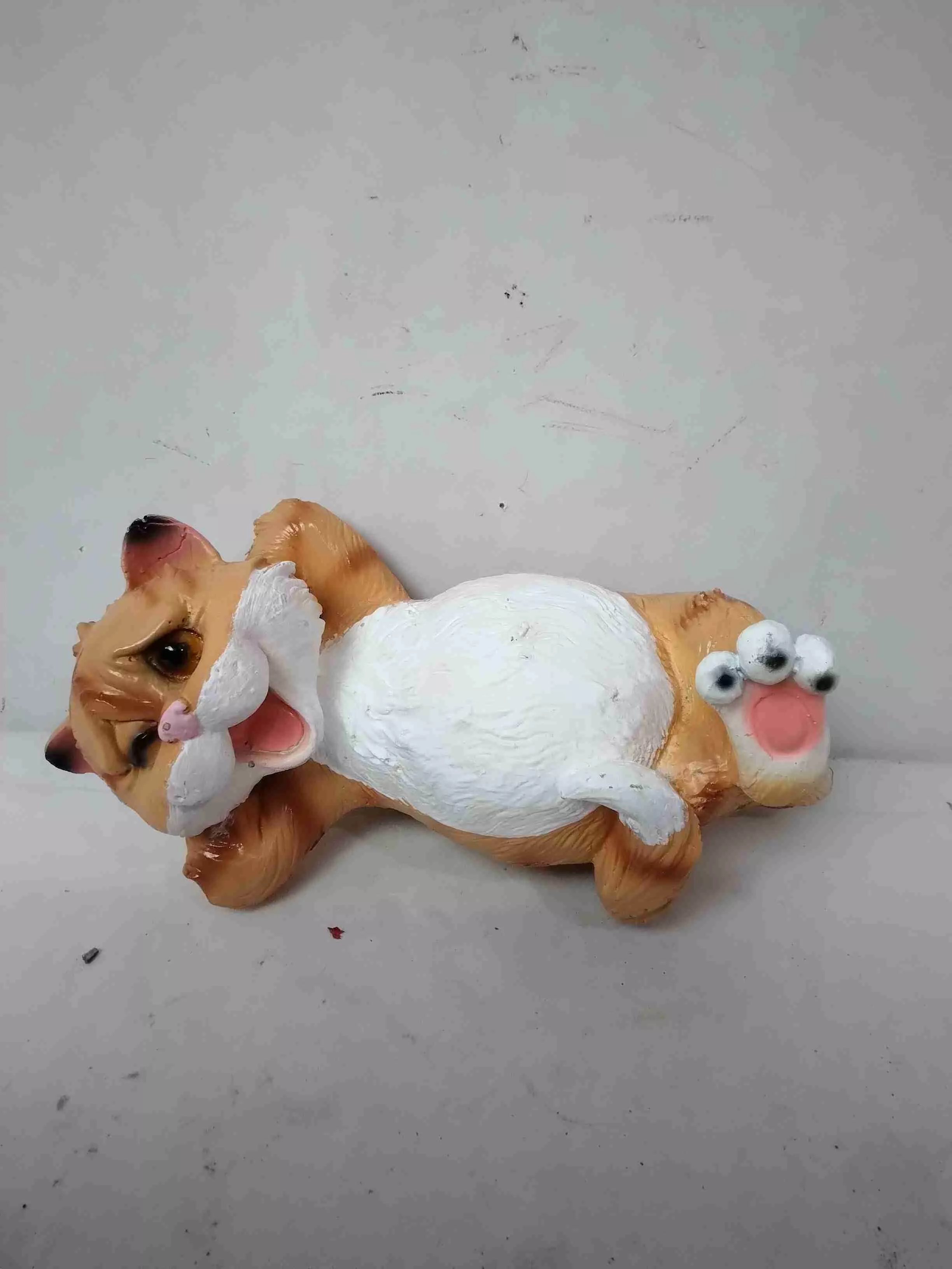 Фигура Котик улыбается лапы к верху 9х25cм, полистоун арт.F351 по цене 