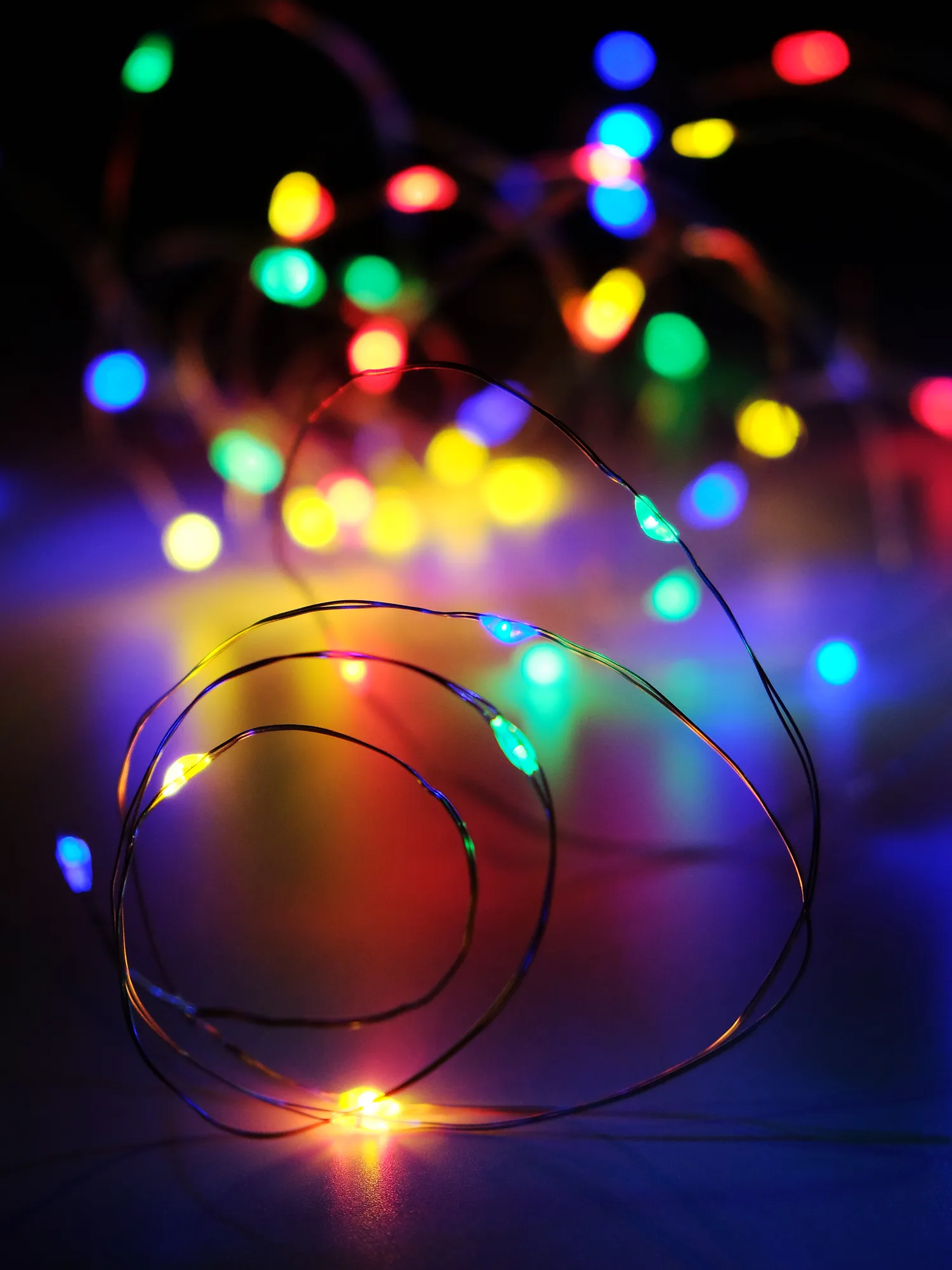 Электрогирлянд Роса Нить ФАZА 12,1м 120 микроLED ламп, 8 режимов мультиколор с питанием от батареек по цене 