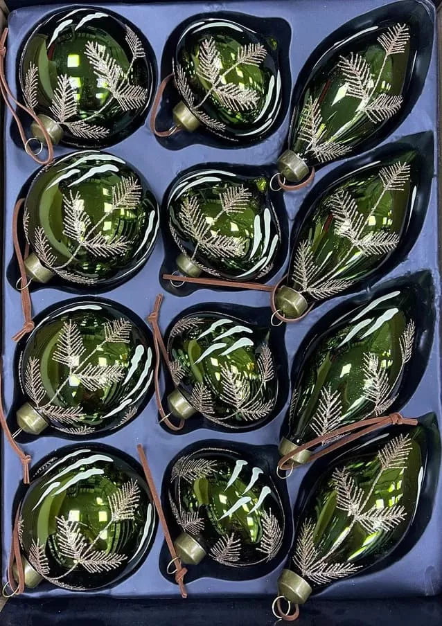 Шар стеклянный с веткой 8см зеленый арт.87228 по цене 