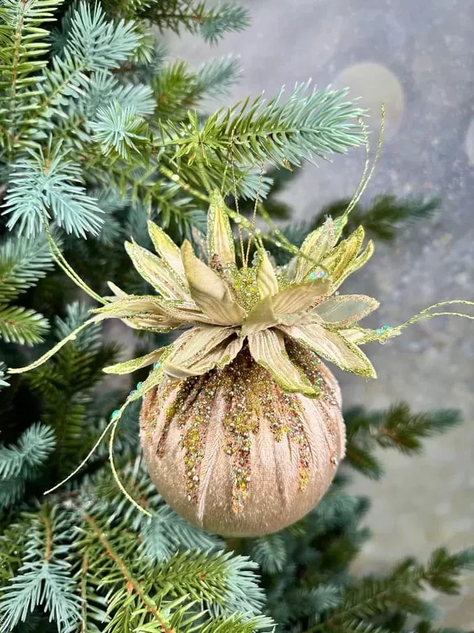 Елочная игрушка цветок Кактуса 10см бежевый арт.86626 по цене 