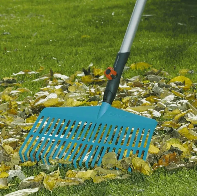 Грабли для газонов пластиковые с рукояткой 130см Gardena 03020-23 по цене 
