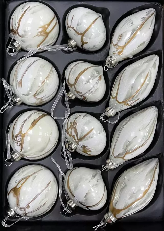 Шар стеклянный с разводами 8см кремовый арт.87204 по цене 