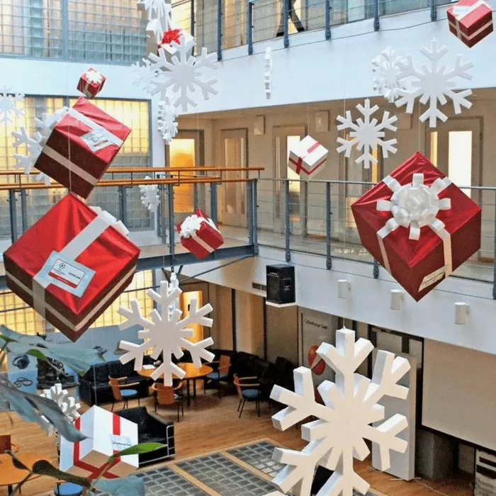 Как украсить офис к Рождеству и Новому Году